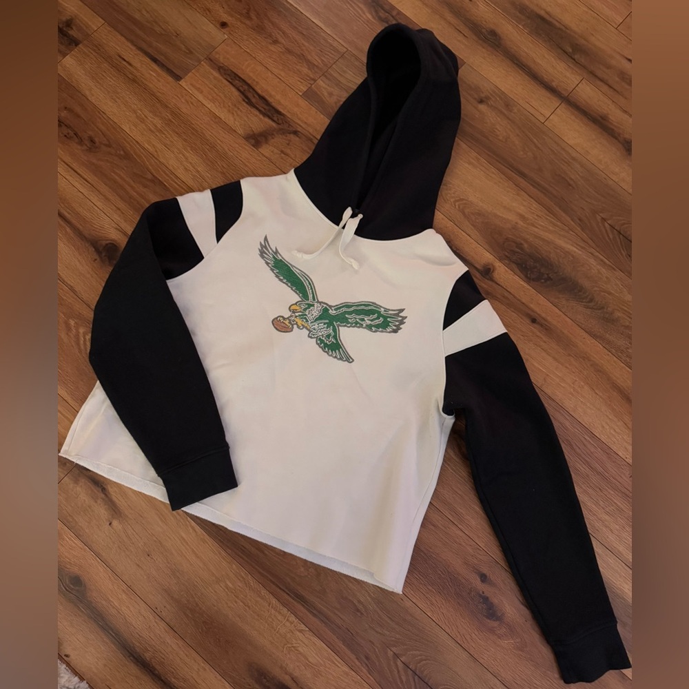 Women’s cropped Philadelphia Eagles sweatshirt